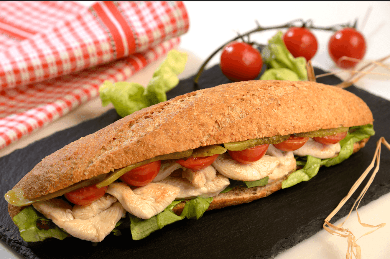 Sandwich complet poulet, avocat & crudités